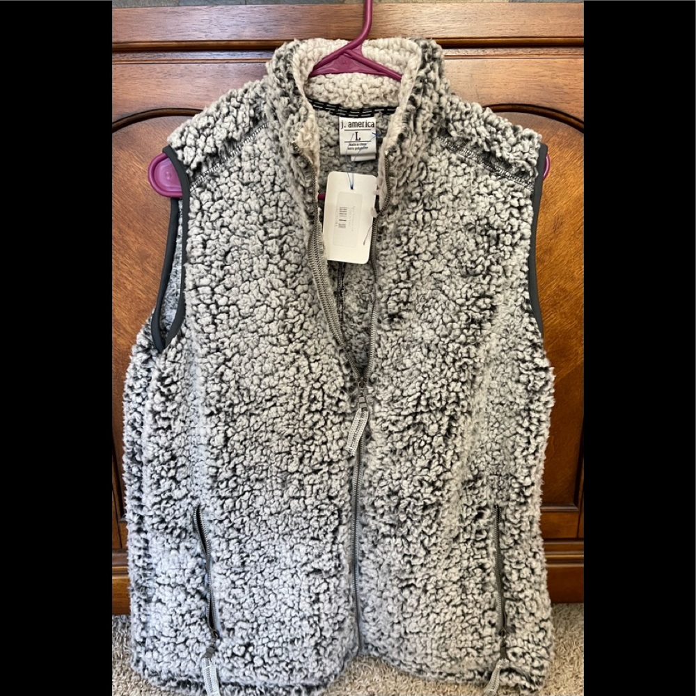 Fuzzy vest. NWT. Size large.